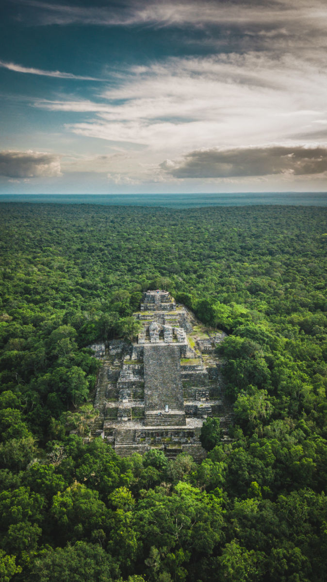 sitio arqueologico maya