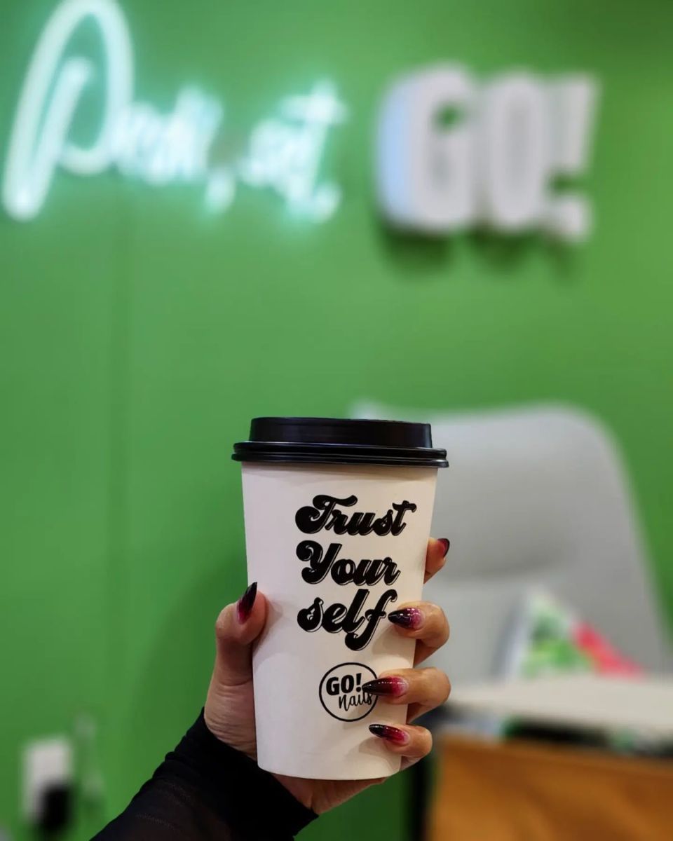 salon de uñas feminista