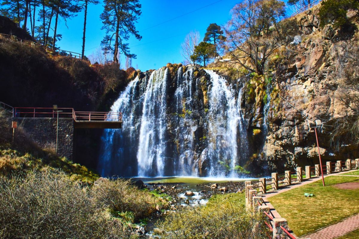 Guachochi: El Pueblo Mágico cerca de Chihuahua con una cascada que parece magia