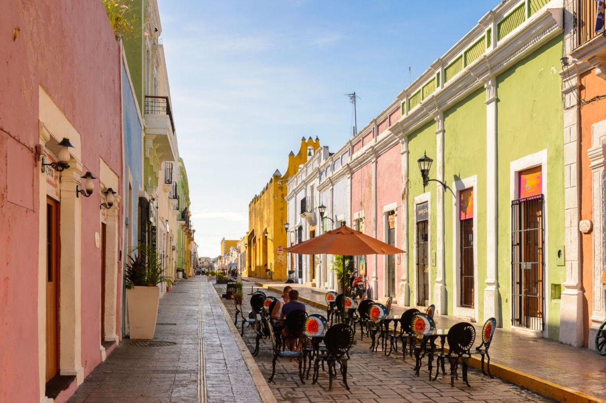 Tiene cascadas, buena comida, pirámides y uno de los Centros Históricos más coloridos y bonitos de México