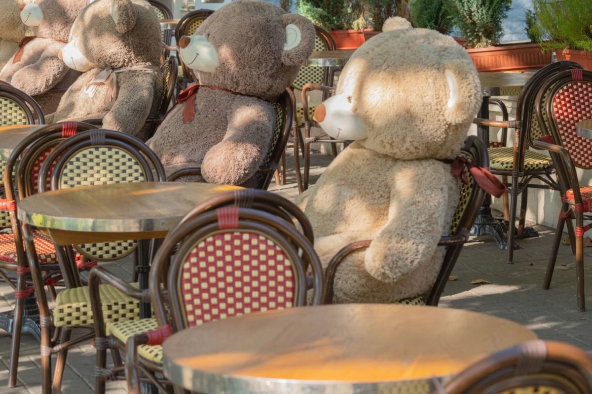 Osos de peluches gigantes en restaurantes de México y el mundo
