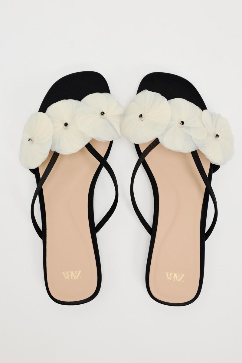 sandalias con flores