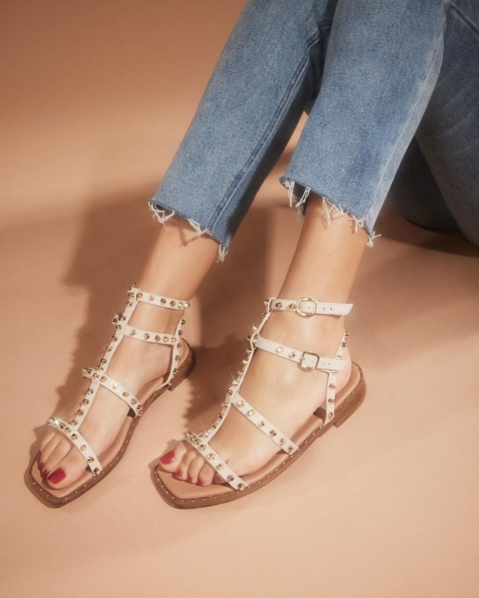 sandalias en tendencia primavera 2024