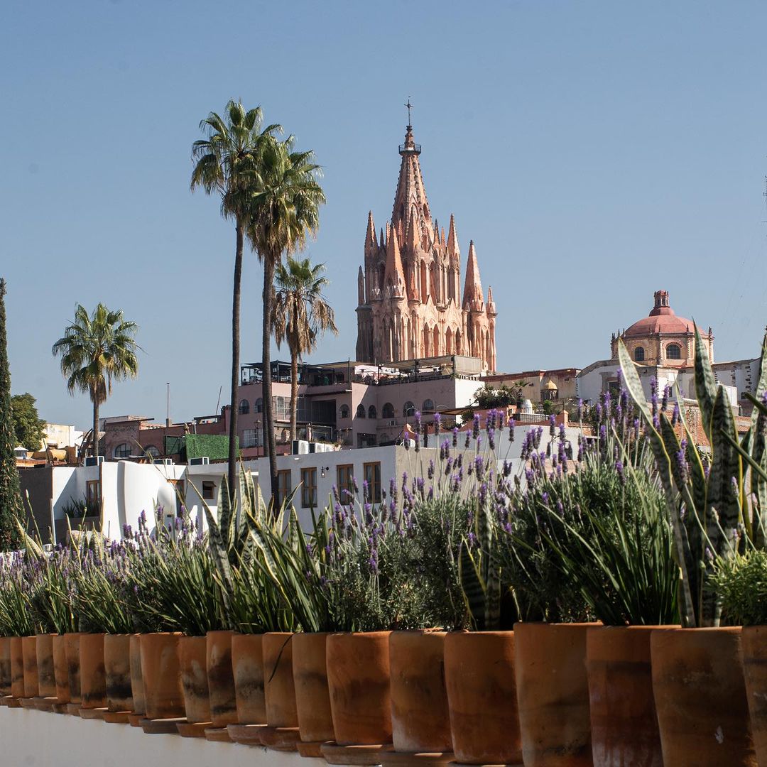 Hay una nueva terraza en San Miguel de Allende con las vistas más espectaculares a la parroquia (buena comida, deliciosos cócteles y gran ambiente)