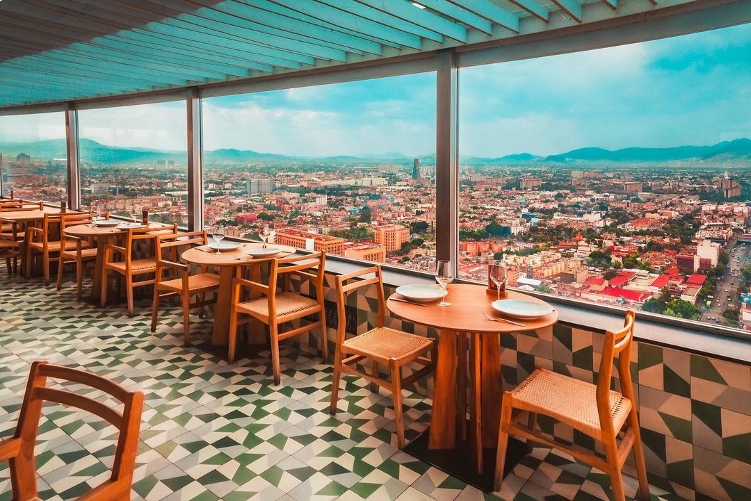Vista de los volcanes de la CDMX desde el restaurante Miralto