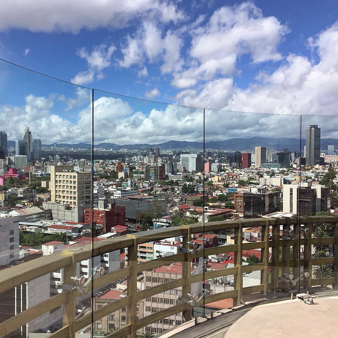 Vistas de los volcanes desde el Monumento a la Revolución