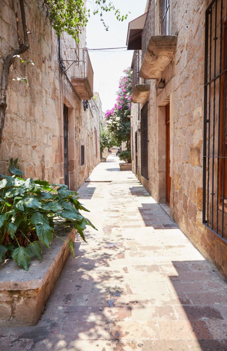 Callejones de cantera rosa en Morelia