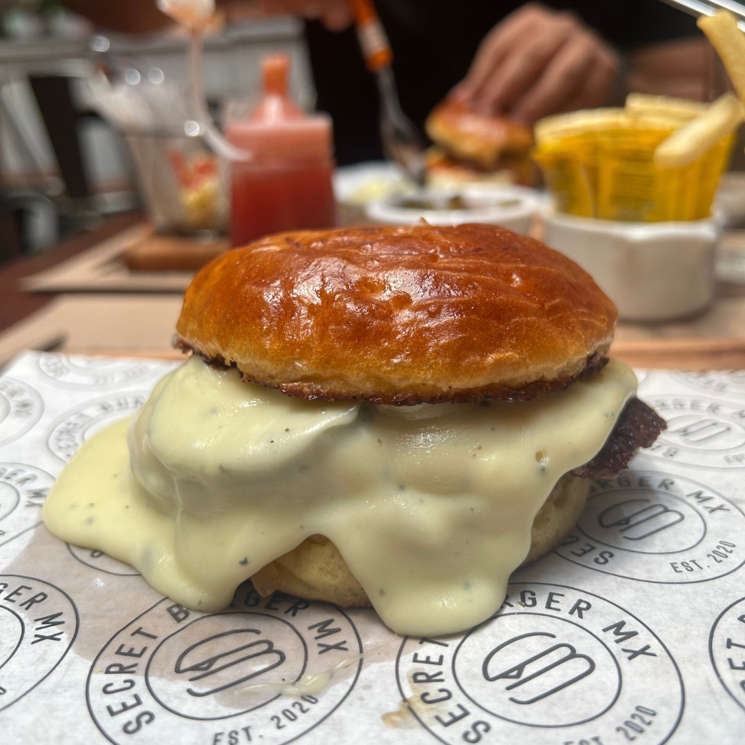 Hamburguesa con fondue.