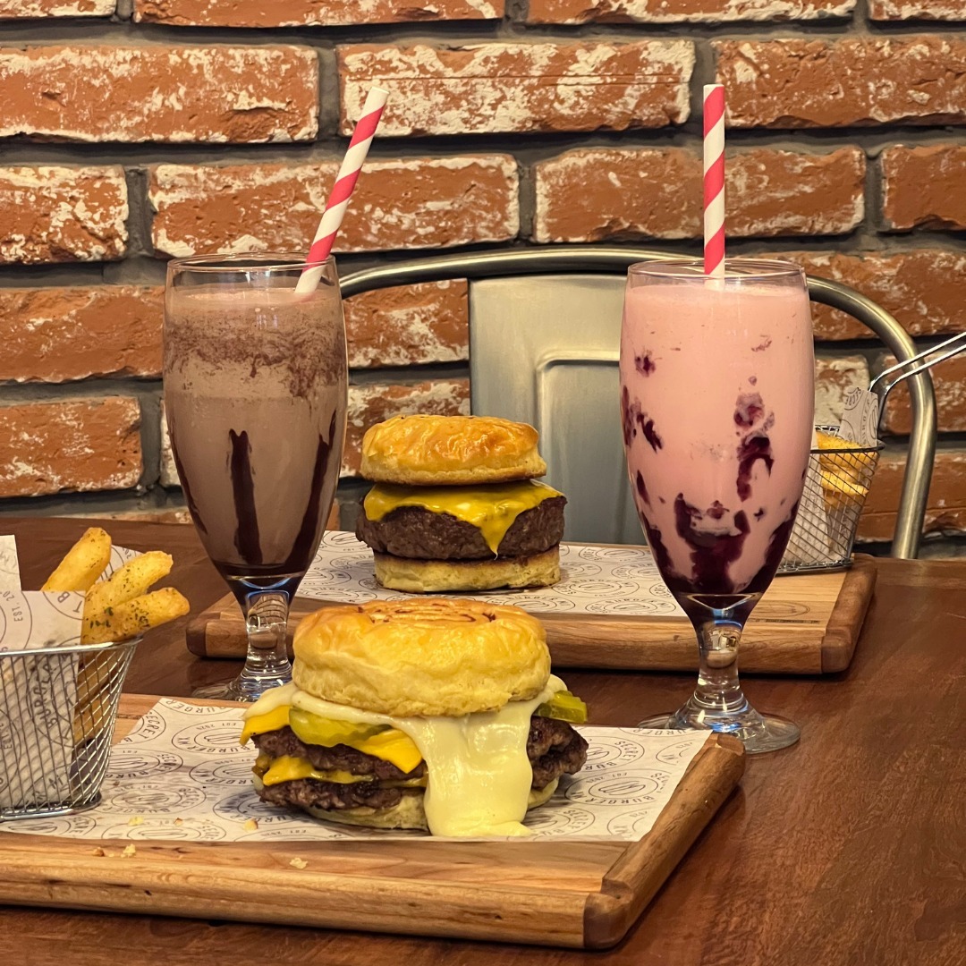 Malteadas y hamburguesas
