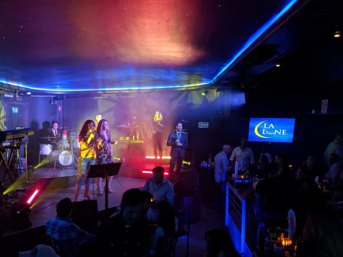 canta-bares en México