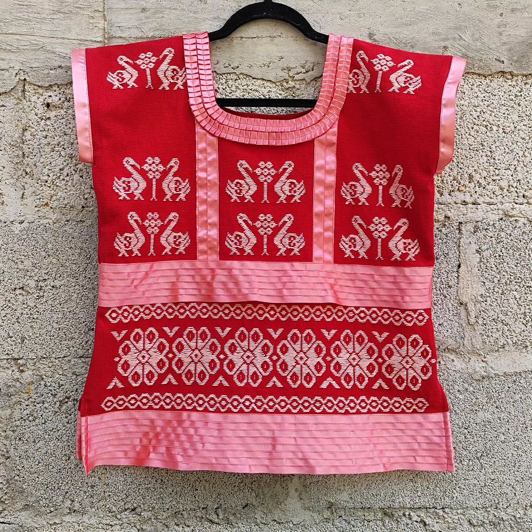 ropa bordada a mano
