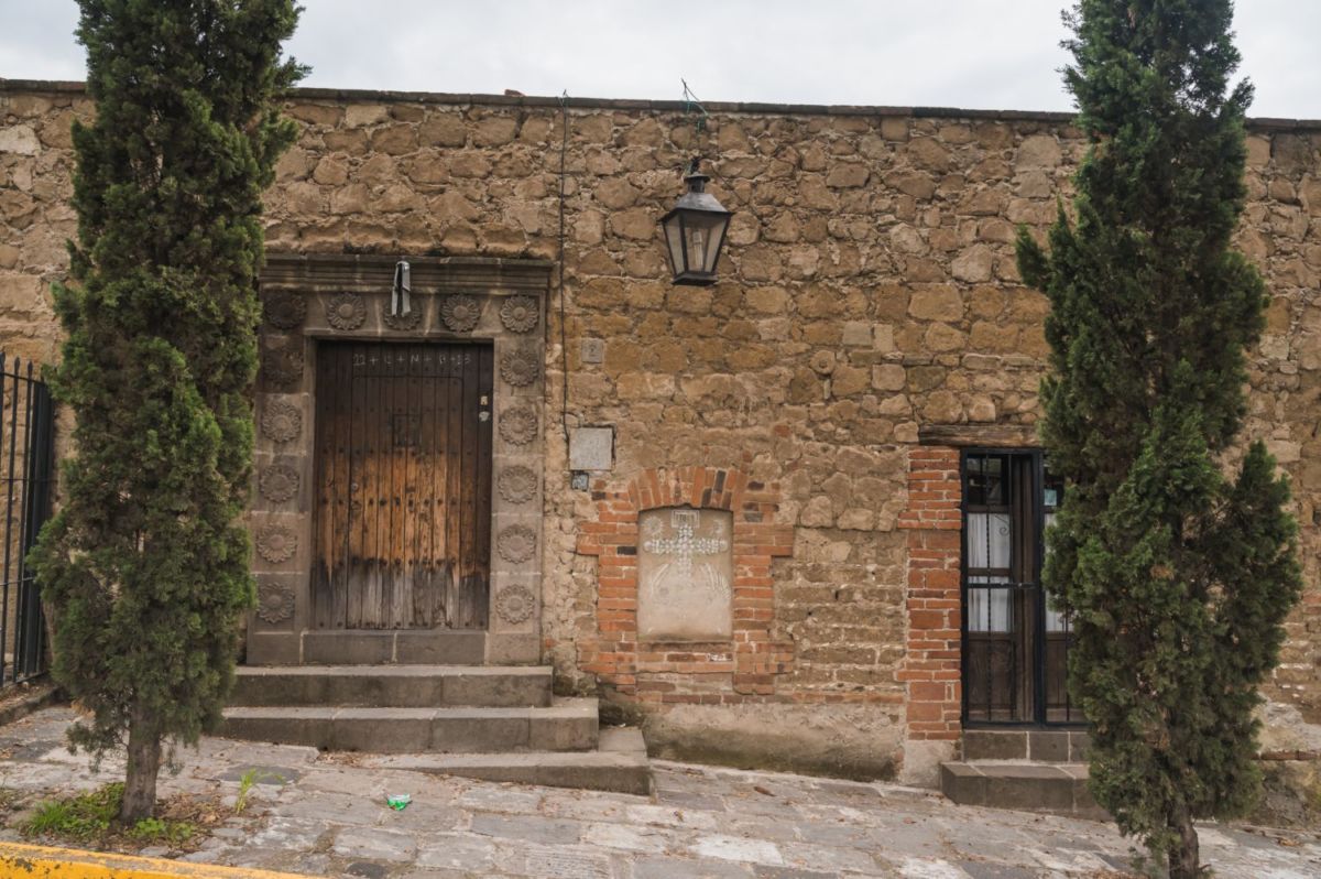 Por qué todo el mundo quiere ir a este destino cerca de la CDMX con casas de piedra, pirámides y bosques