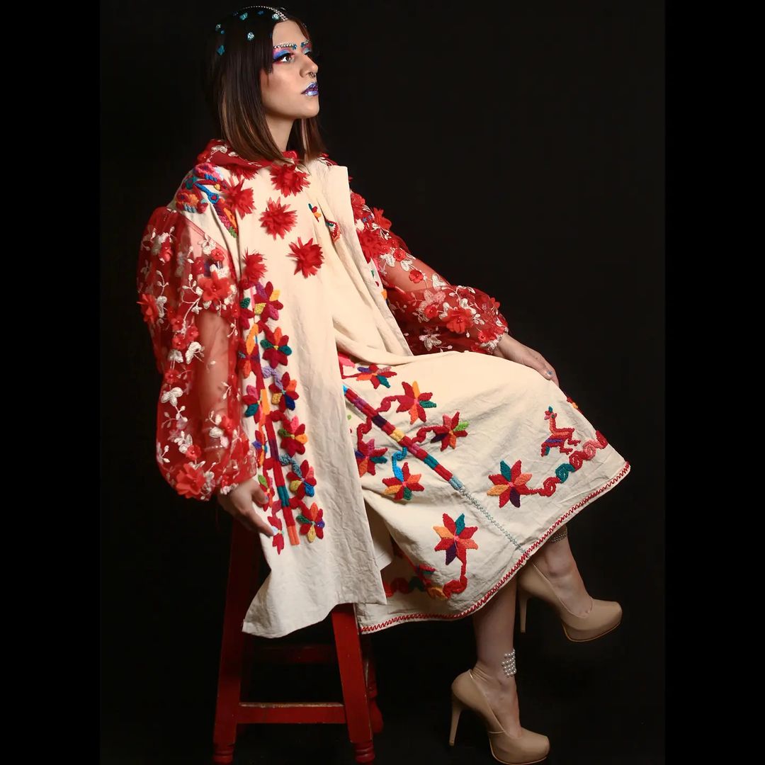 ¿Tienes un evento y no sabes qué ponerte? Qué tal un traje artesanal mexicano (harás girar cabezas)