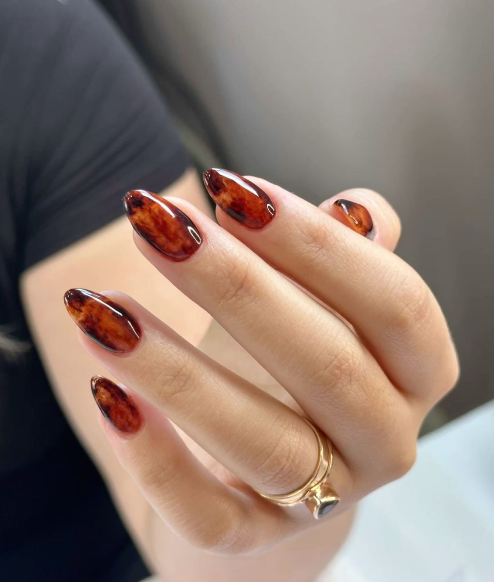 5 diseños y colores de uñas en tendencia para usar esta primavera 2024