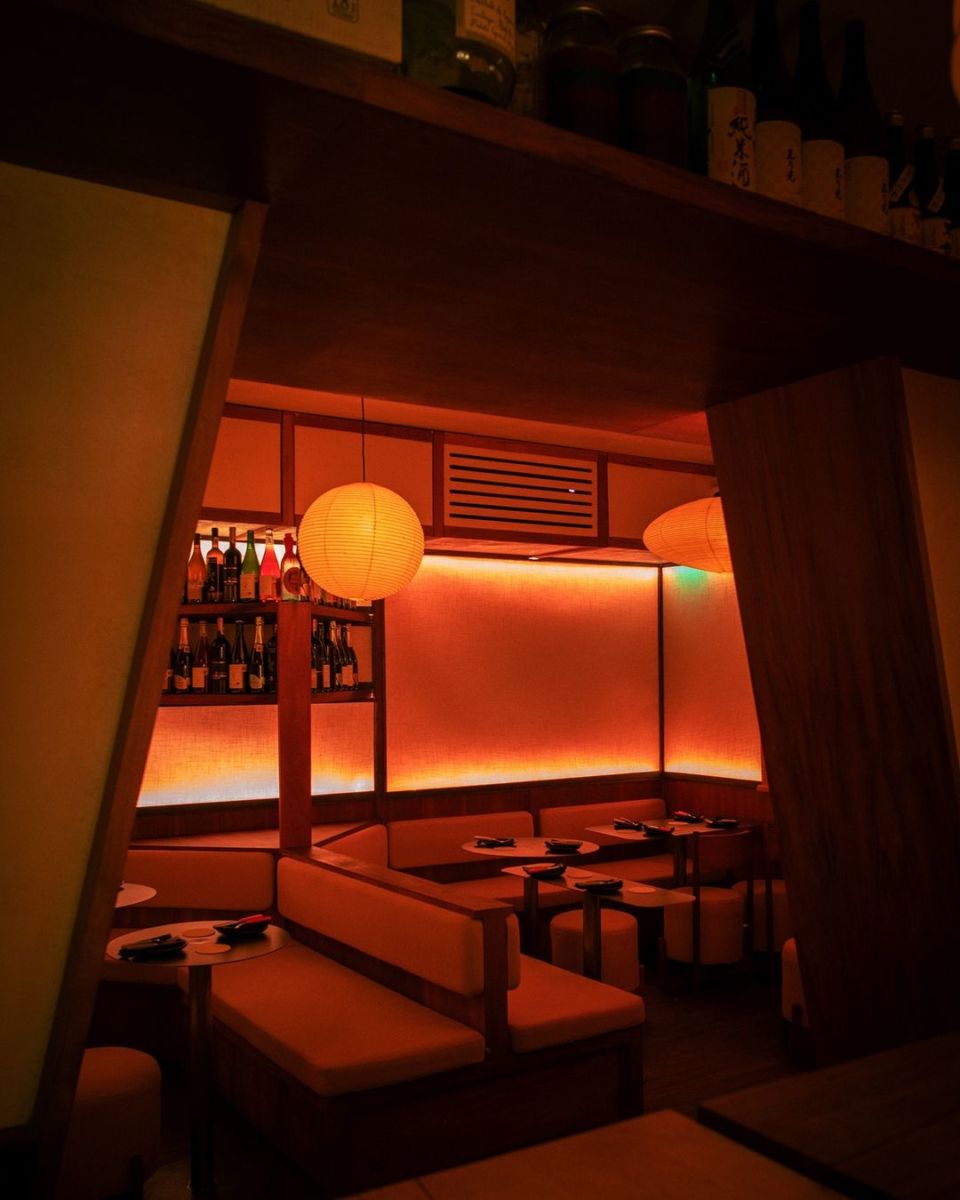 Hiya: el nuevo bar asiático de vinos, sakes y botanas japonesas en la Roma (solo van los más cool)