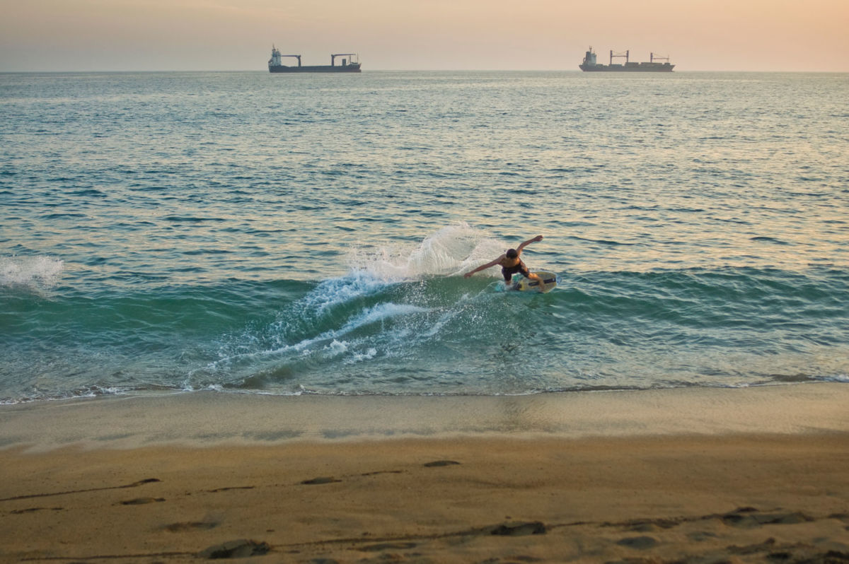Boca de Pascuales: un paraíso de surf y bioluminiscencia a una hora del puerto de Manzanillo