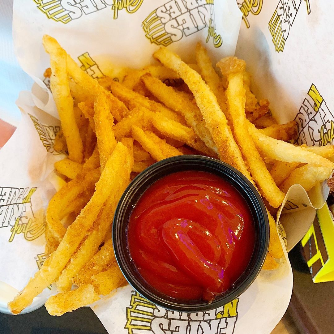 Papas fritas con catsup