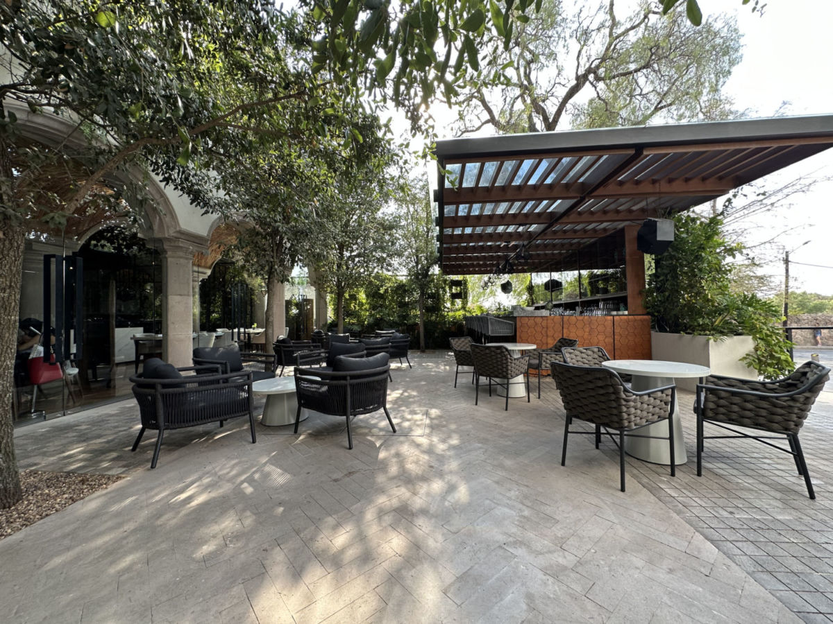 terraza en Live Aqua SMA