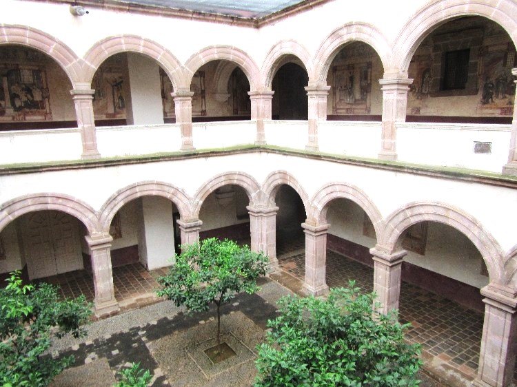 Interior del convento de Santa Ana