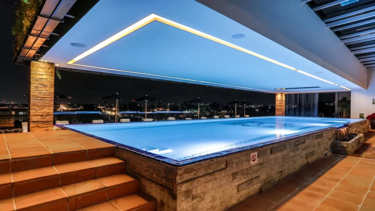 piscina iluminada 