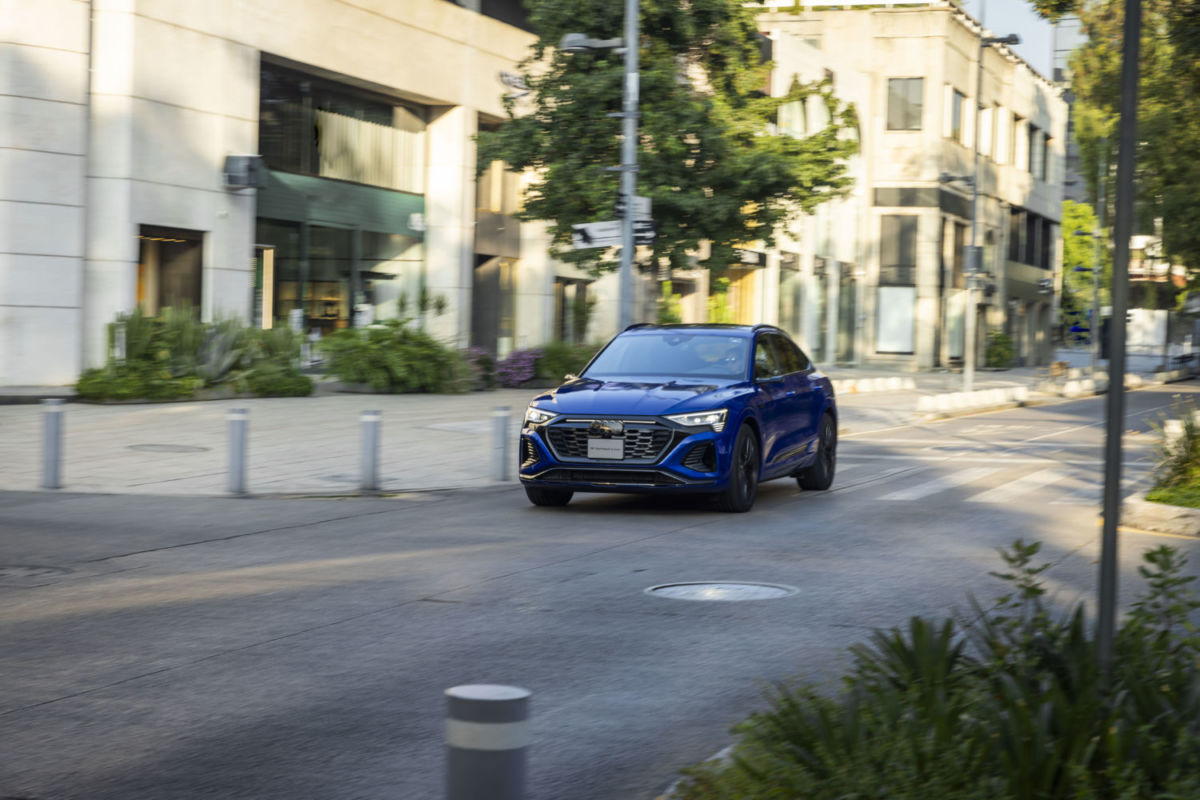 Audi Q8 Sportback e-tron en la ciudad