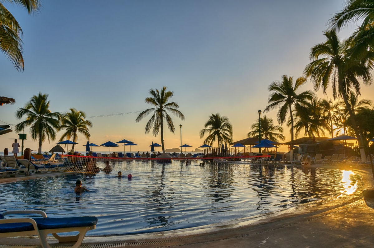 Atardecer desde la alberca en Ixtapa Zihuatanejo