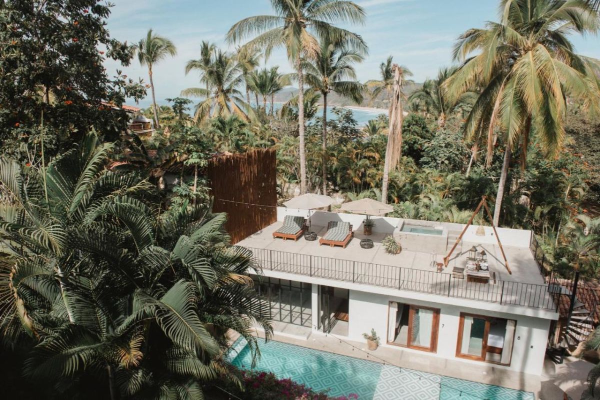 Este es el hotel que buscabas para irte a Sayulita con tus amigas, y tiene la alberca más ‘instagrameable’