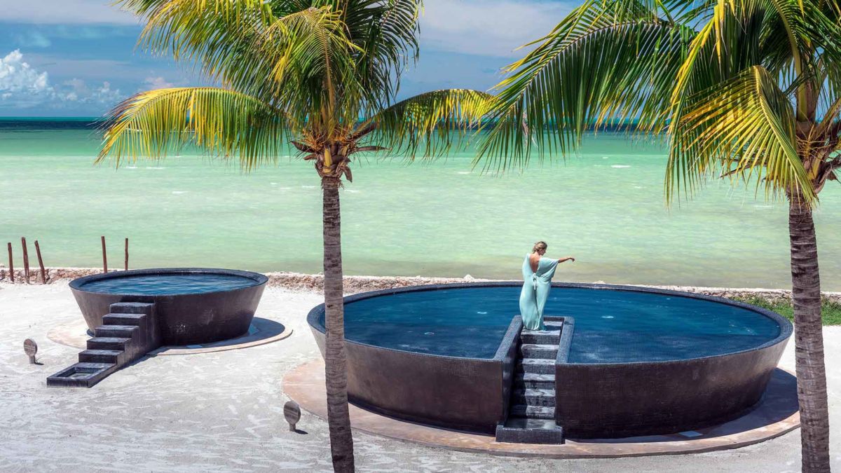 Este hotel en Holbox está justo frente a los bancos de arena y la línea de playa más larga del destino