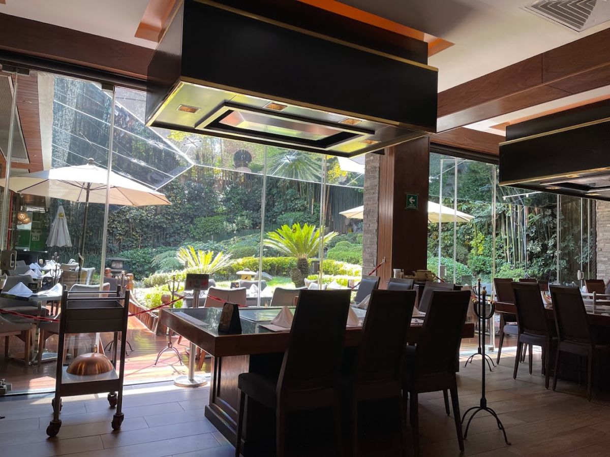 Mesas de teppanyaki en Suntory del Valle