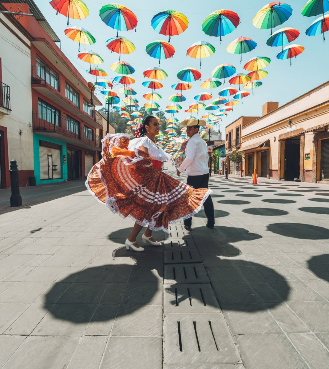 Sombrillas colgantes en Metepec