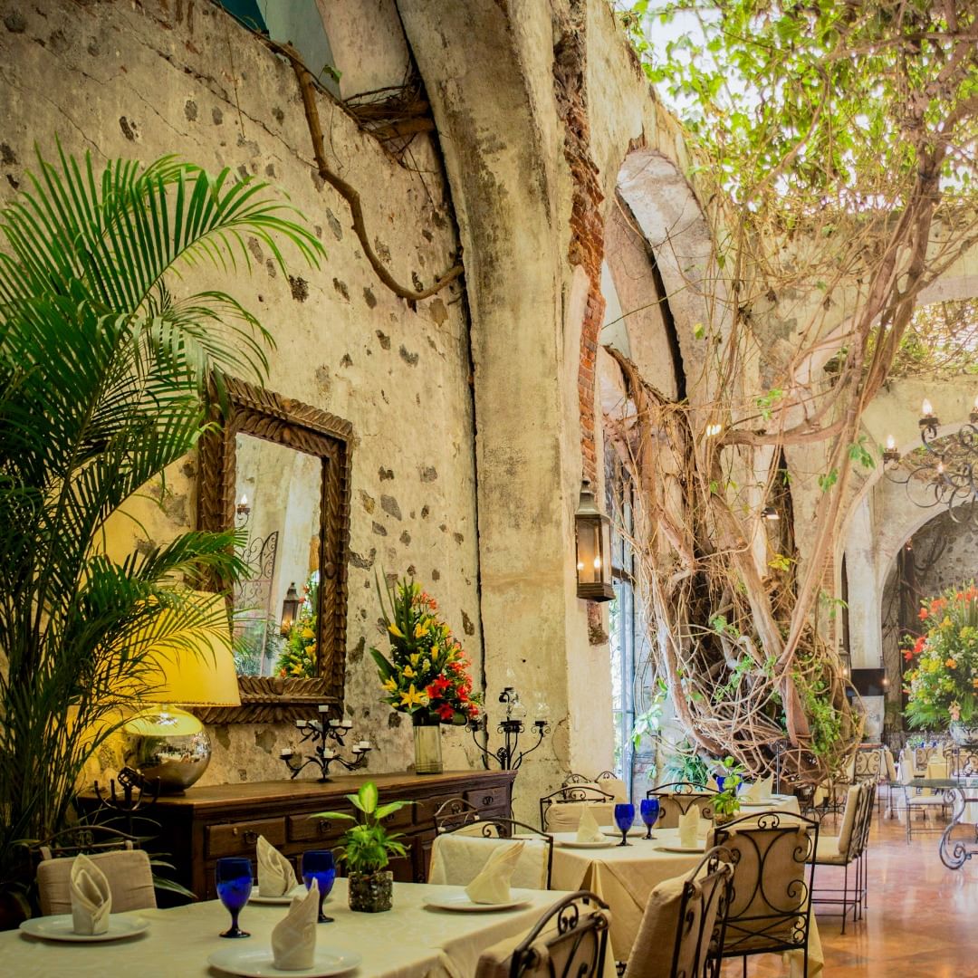 Restaurante de piedra del hotel Hacienda de Cortés