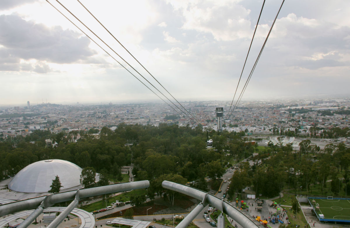góndola suspendida en el aire 