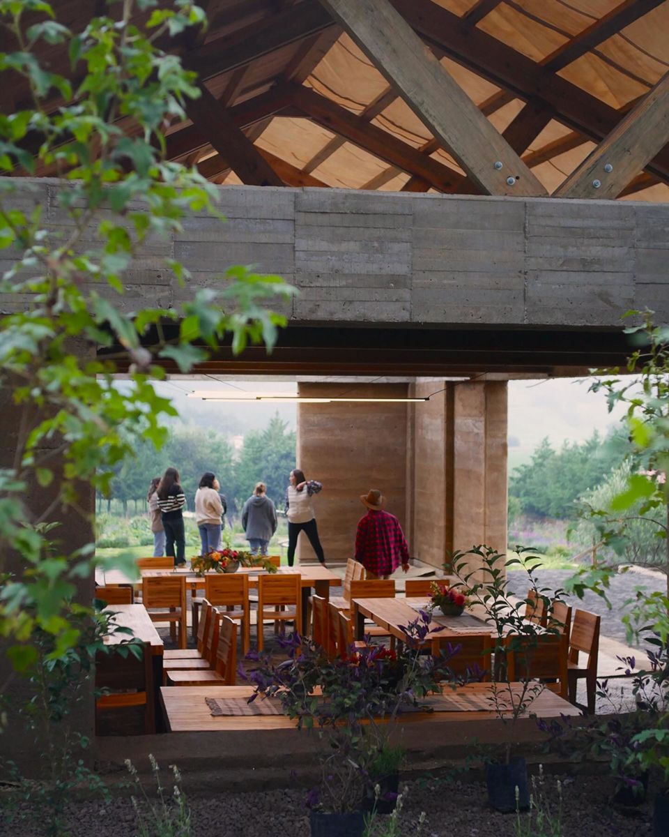 Comedor de Tierra Jiasu