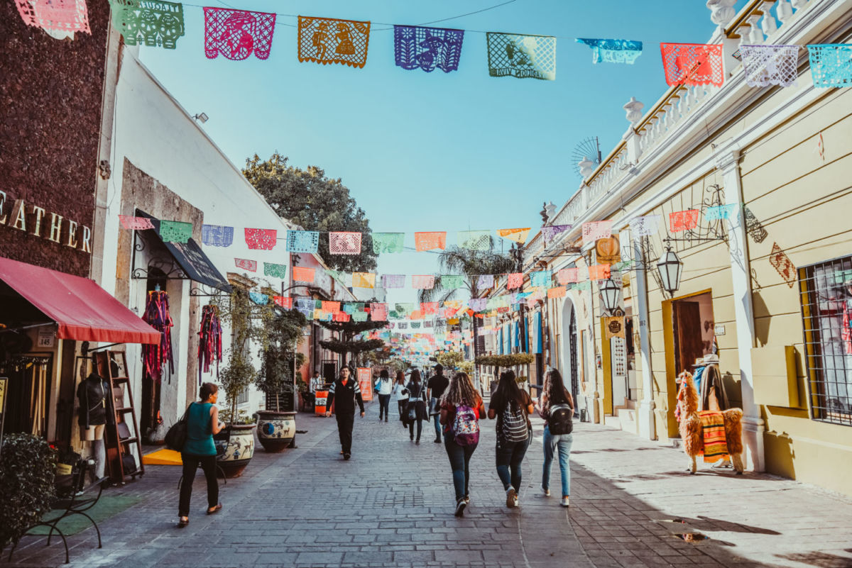Birria, cerámica y arte en este colorido pueblo de México que es considerado capital del diseño 