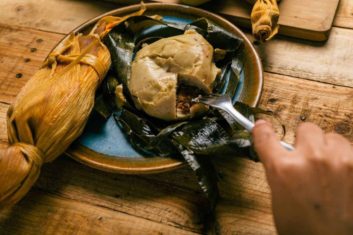 Preparación de las Corundas, platillo tradicional de Tzintzuntzan