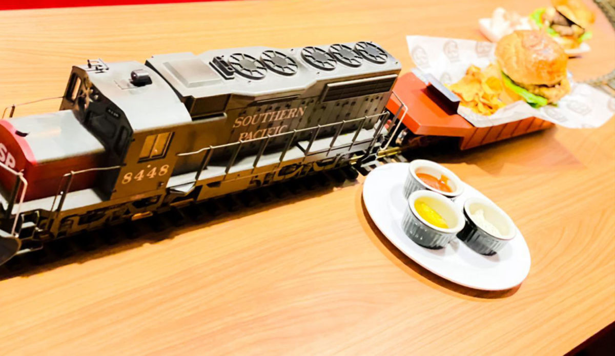 Viajar en tren en la CDMX, train bistro