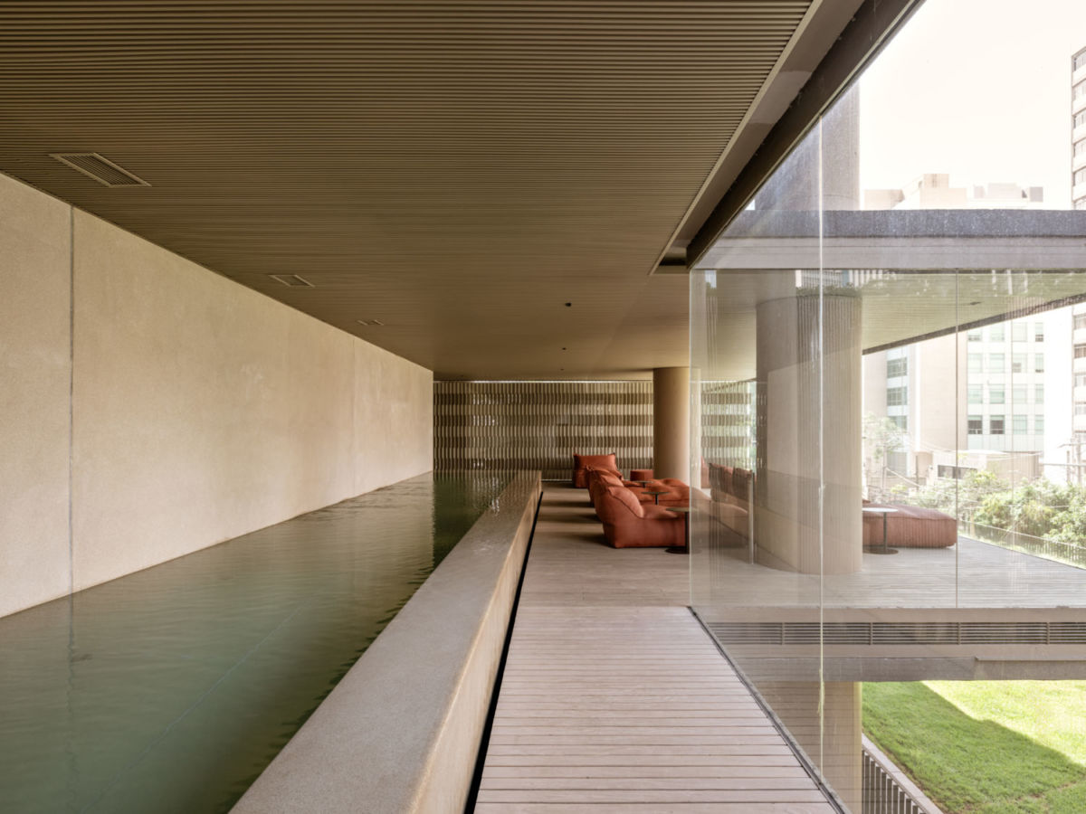 Alberca climatizada en el hotel de lujo en Brasil