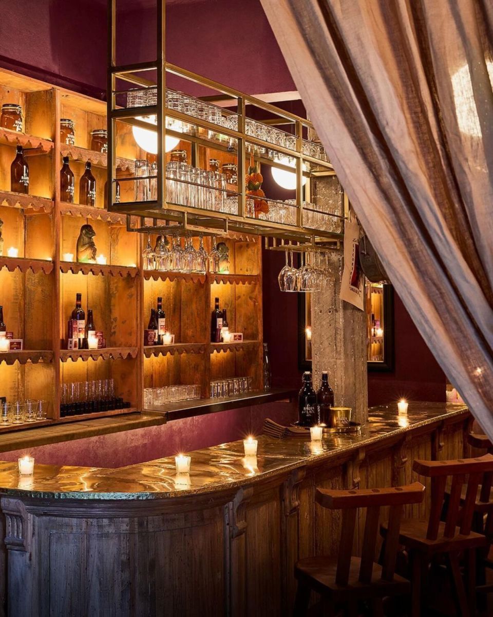 Vermut hecho en casa, la atmósfera más romántica y una torta de carne tártara en este nuevo ‘spot’ imperdible en la Roma