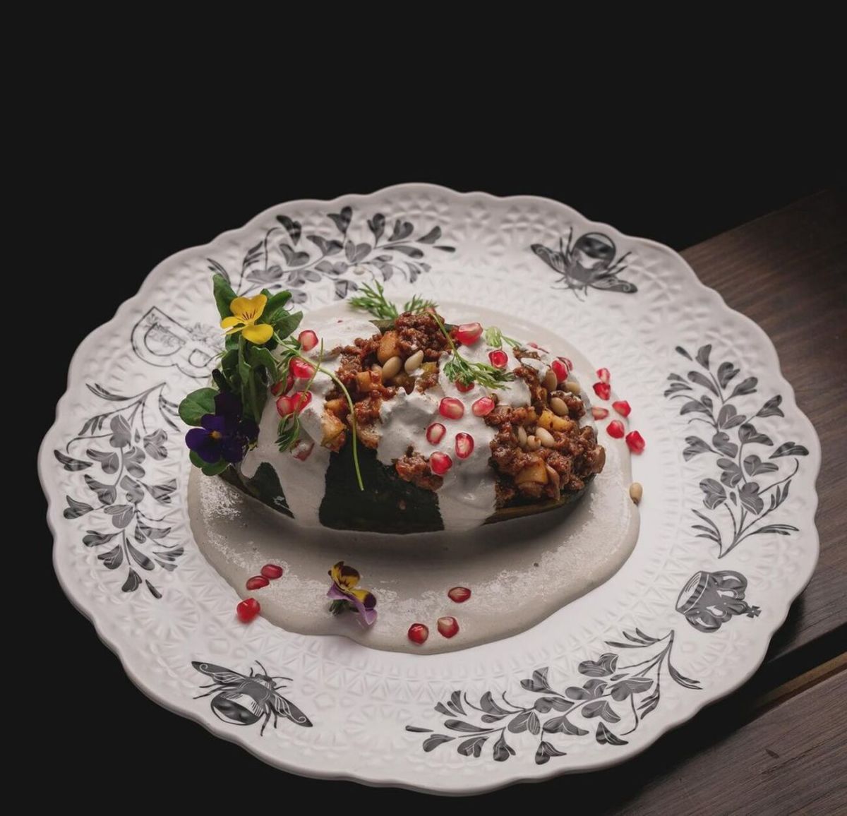 ¡Paren todo! Ya hay chiles en nogada y este restaurante en la Roma tiene opciones para carnívoros y veganos