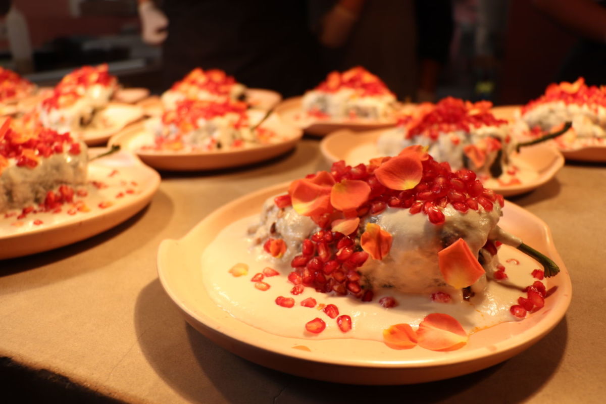 Carmela DeMorada te invita a probar su versión del chile en nogada, lleno de originalidad y tradición