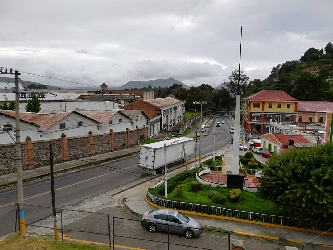 En la esquina la Fábrica de Papel en San Rafael, Tlalmanalco
