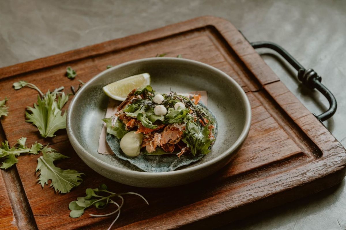 En este restaurante con estrella verde Michelin en Los Cabos preparan unos tacos de suadero de Wagyu para morirse