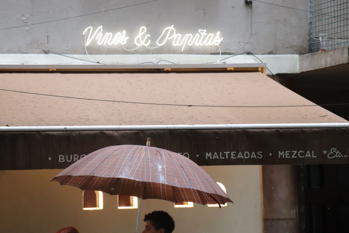 vinos y papitas