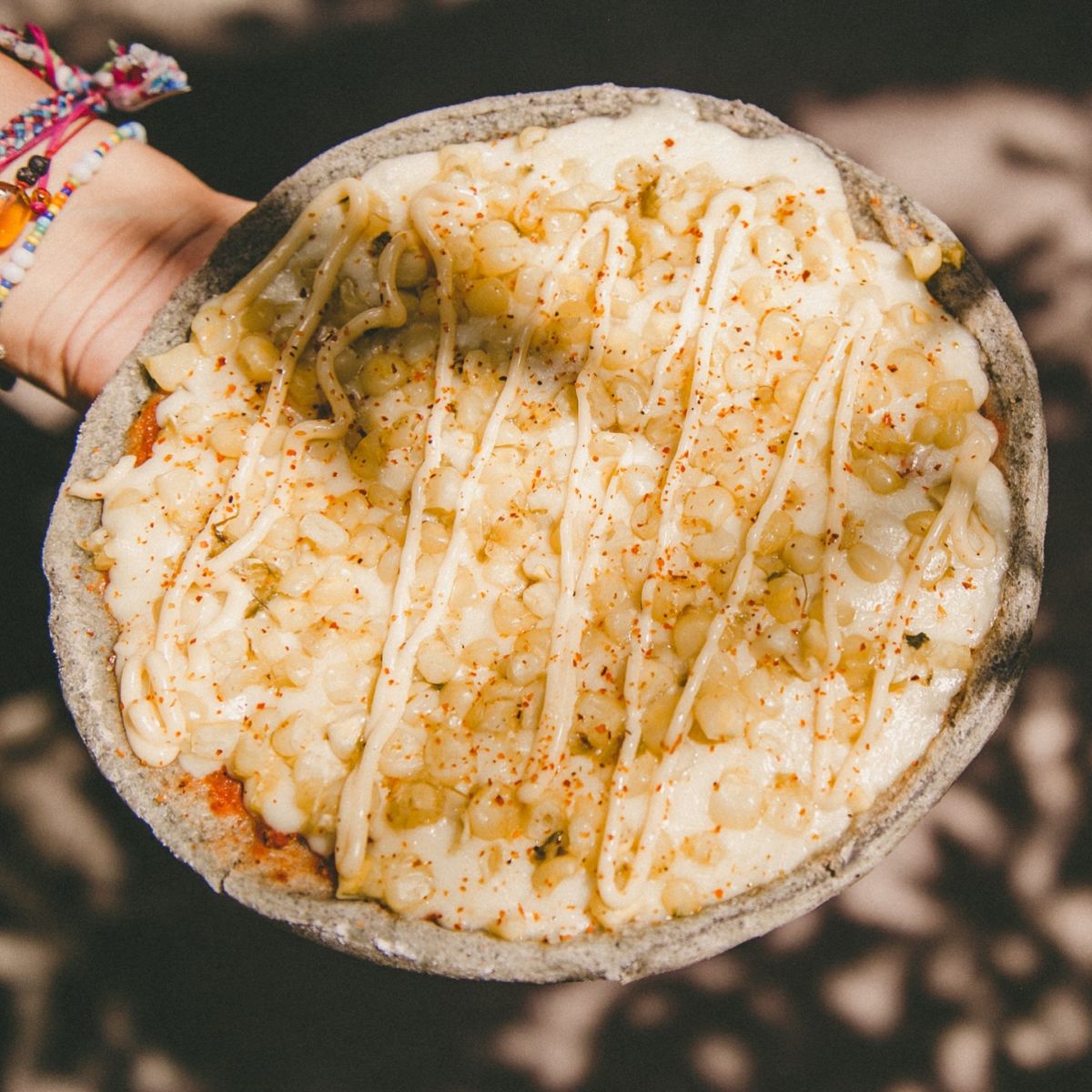 En esta pizzería en la Roma tienen pizza de esquites y un programa de integración social que se lleva las palmas