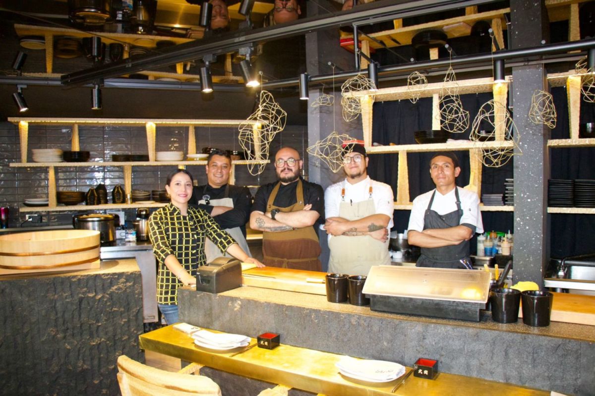 Equipo de Cocina Restaurante Japonés