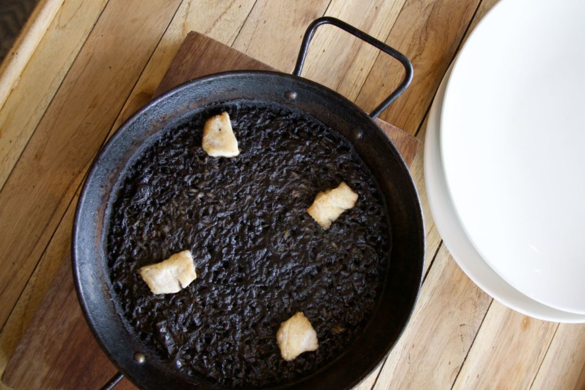 Arroz negro en restaurante español Lomas