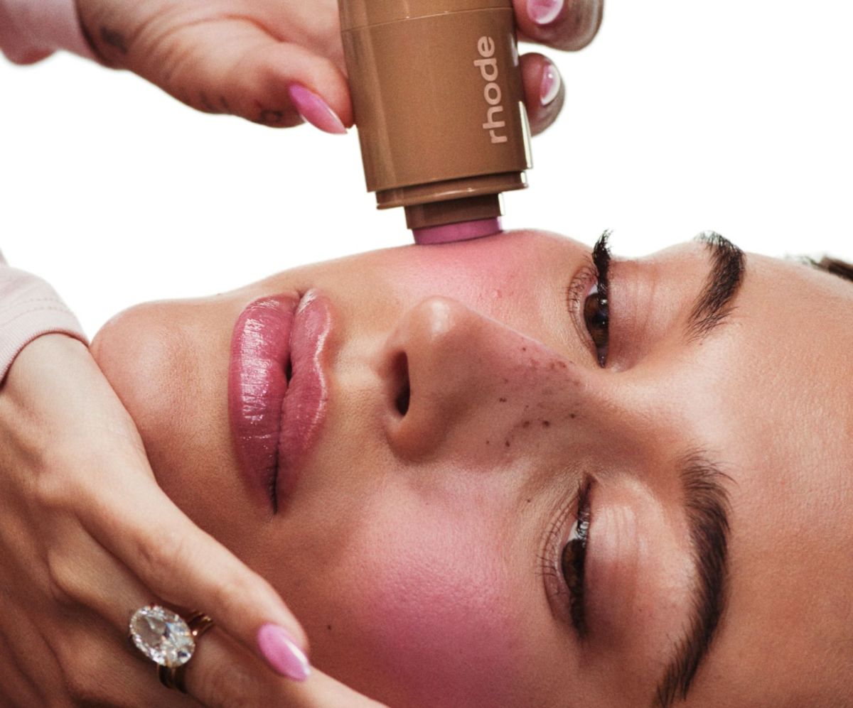 Rhode, skincare y maquillaje 