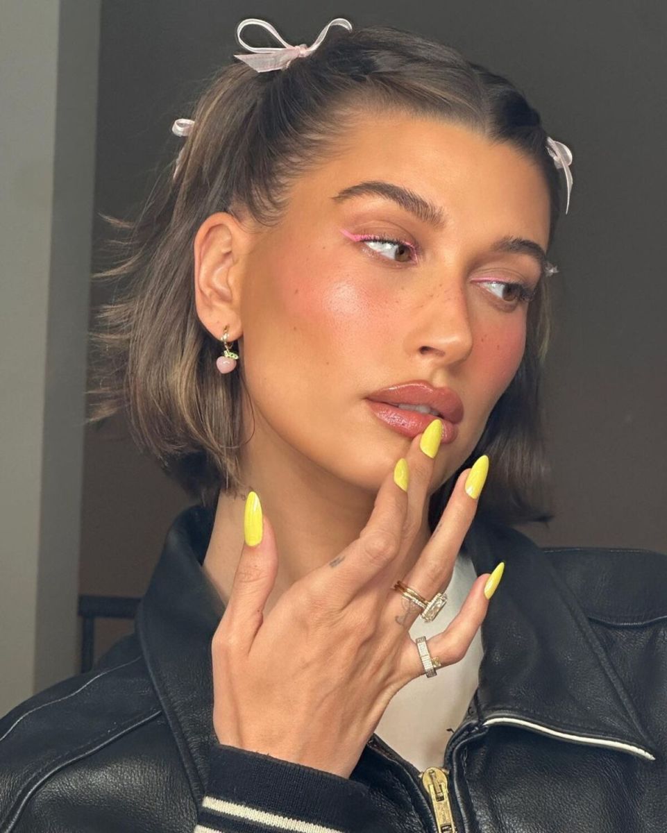 Tonos de uñas Hailey Bieber 