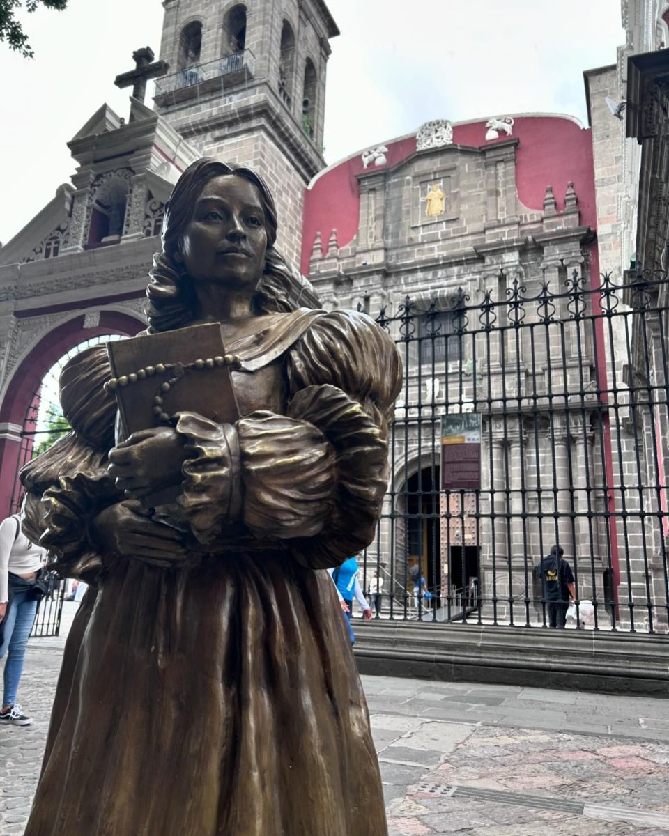 estatuas en el centro histórico de puebla