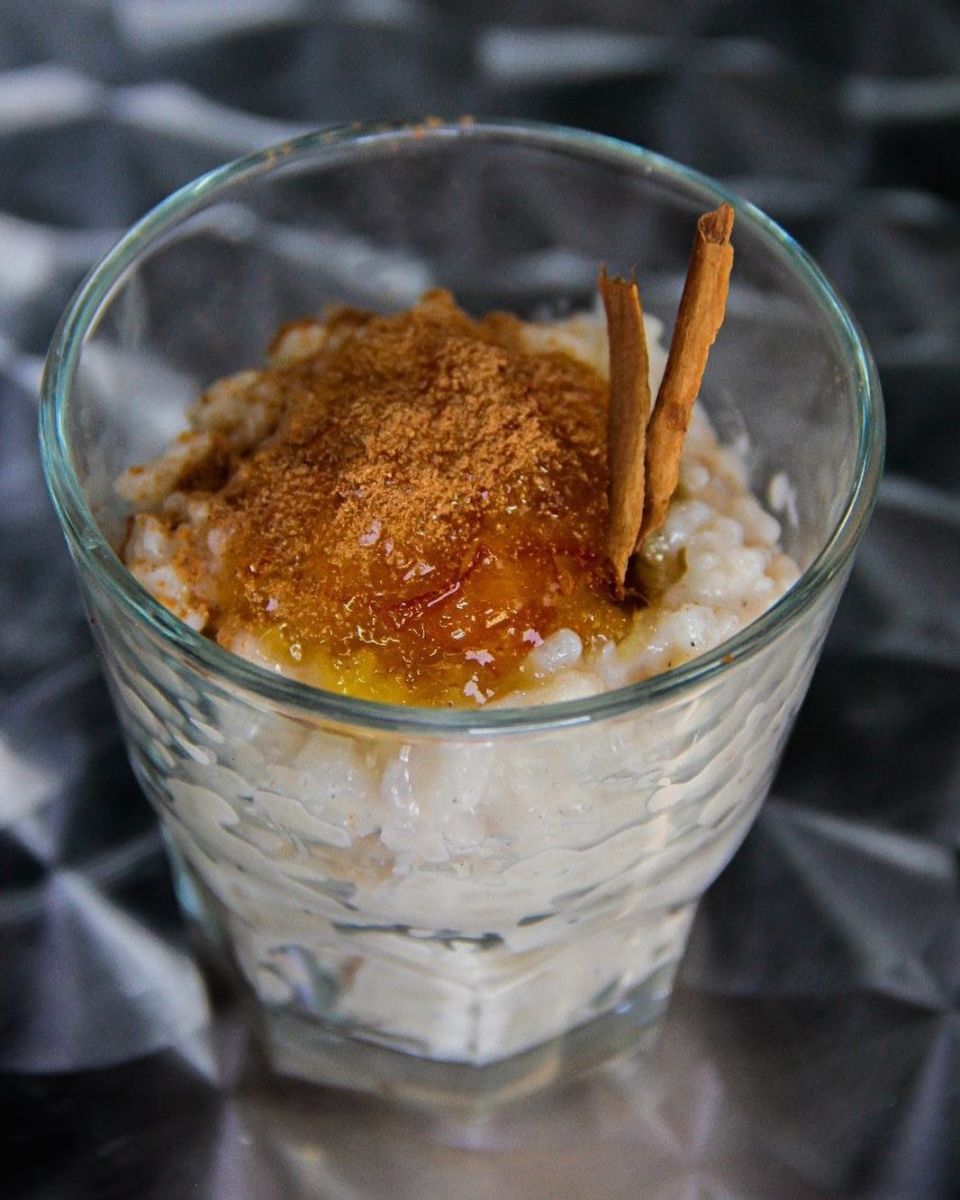 Arroz con leche al carbón